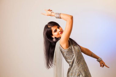 Ulusal dans senin bir parçan Nerede yaşarsan yaşa