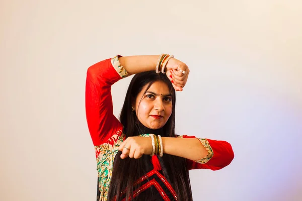 Linda senhora realizando dança lavani enquanto a festa Diwali — Fotografia de Stock