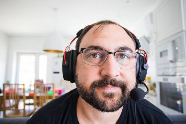 Karantinadayken evden iş videosu arıyor