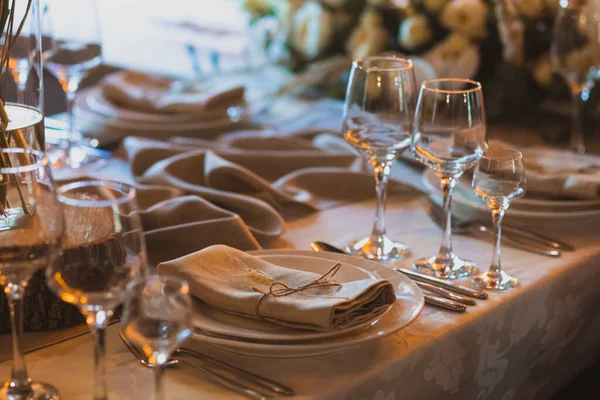 Elegância em cada detalhe da decoração da mesa de casamento — Fotografia de Stock