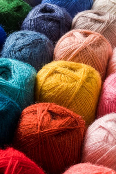 Close up of colorful yarn wool on shop — Fotografia de Stock
