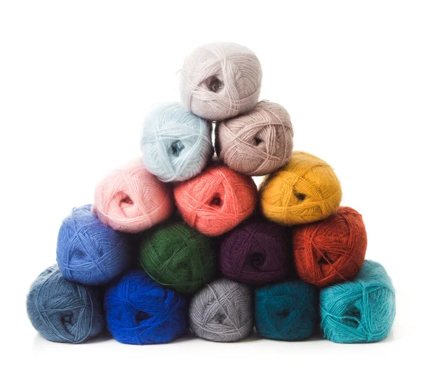 Vlákna pro pletení jsou přeložena ve tvaru vánočního stromečku — Stock fotografie