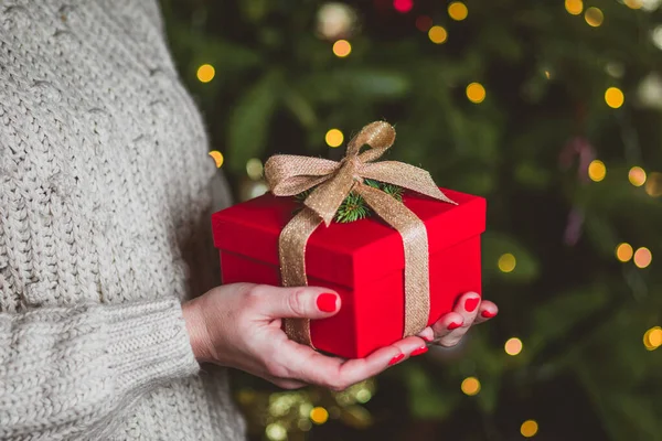 O belo presente de Natal para um ente querido — Fotografia de Stock