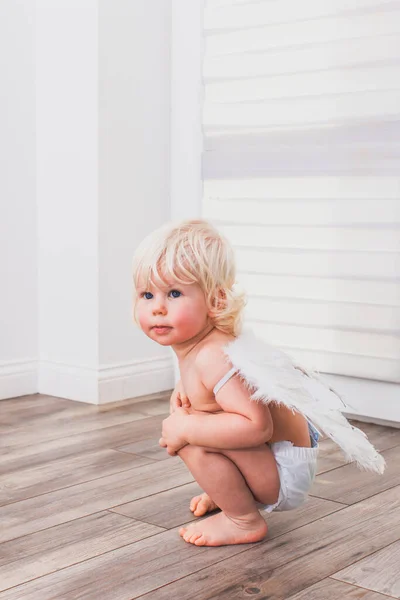 Little Cupid siiting at the room. Baby boy — Stock Photo, Image