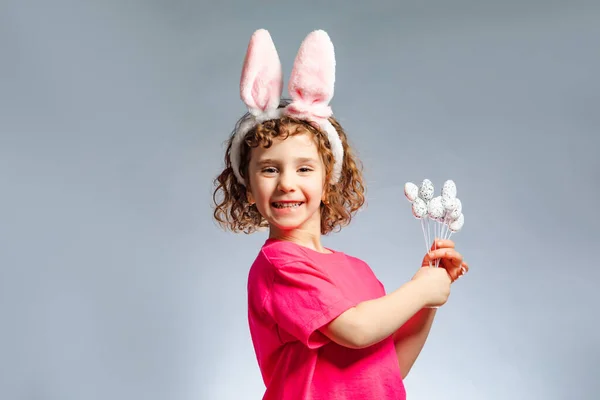 The little girl with traditional things for Easter — Stock Photo, Image