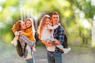 Genç bir aile için eski şehirde unutulmaz bir yolculuk.
