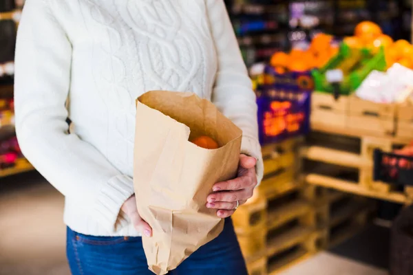 Compra de alimentos frescos en pequeños desechos cero hop —  Fotos de Stock