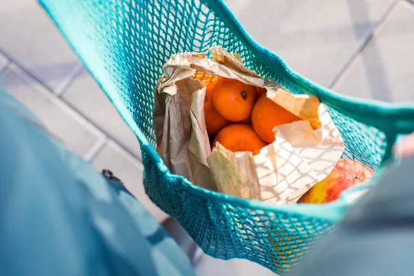 Concious consumerism concept of using sustainable shopping bags — Stock Photo, Image