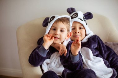 Panda 'nın Kigurumi' sinde iki şirin kardeş.