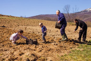 Küçük yardımcıların yardımı paha biçilemez.