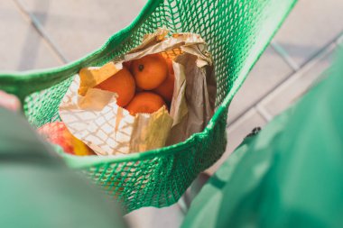 Sürdürülebilir alışveriş torbaları kullanmanın bilinçli tüketim kavramı