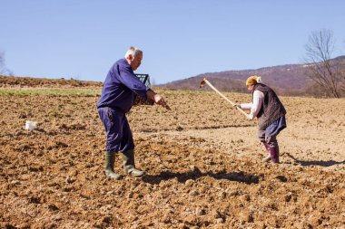 Başarılı çiftçilik zor bir aile işidir.