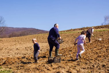 Küçük yardımcıların yardımı paha biçilemez.