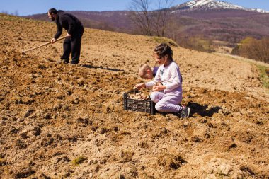 Küçük yardımcıların yardımı paha biçilemez.