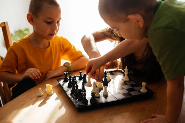 Intelectual games to develop children thinking skills