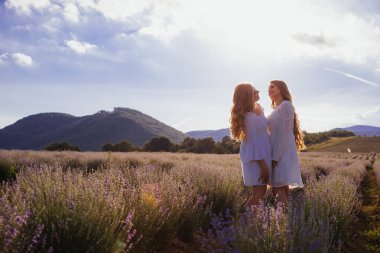 Mutlu kardeşlik kavramı, ailenle vakit geçirmek.