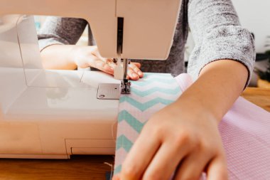 Çocuklar için en kaliteli çarşafları yapıyorum.