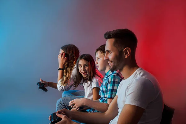 Group of friends holding joysticks and start virtual game — Stock Photo, Image