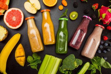 Her tat için gözlüklü harika doğal meyve suları.
