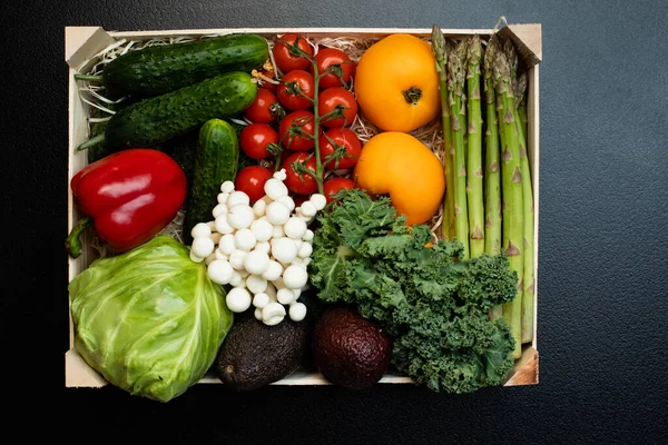 Verschiedenes frisches Gemüse zum Verkauf — Stockfoto