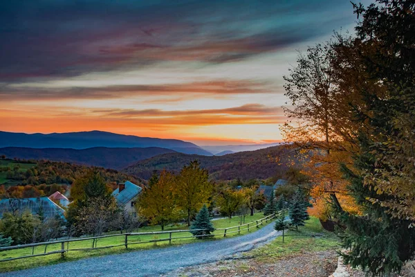 Beautiful autumn mountains landscape, village at the sunset — Stock fotografie