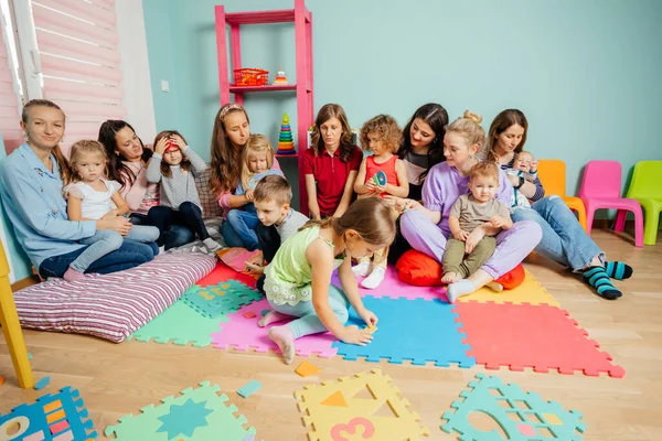 Lovely babies and their mothers at the nursery or daycare — Stock Photo, Image