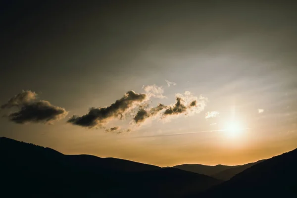 The wonderful landscape of the sunrise in the Carpathian mountain — Stock Photo, Image