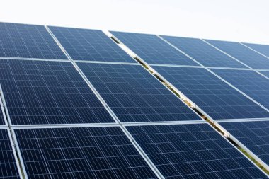 Güneş panellerinin doku olarak yakın plan görüntüsü