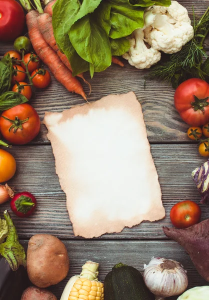 Groenten op houten tafel — Stockfoto