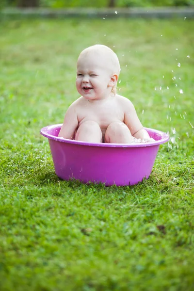 Baby in washbowl — Stock Photo, Image