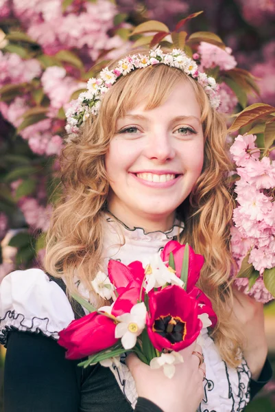 Dívka a sakura — Stock fotografie