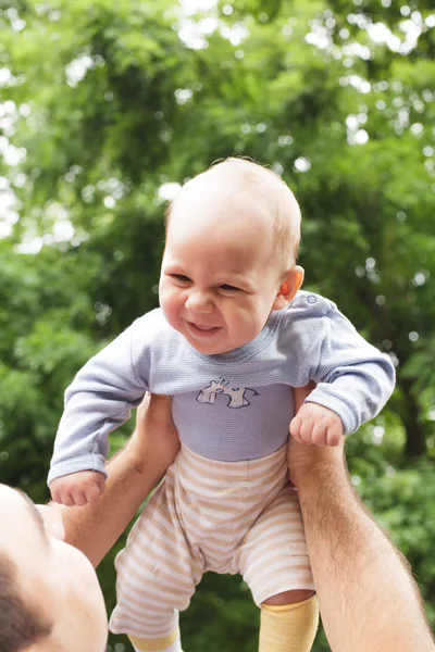 Father plays with son — Stock Photo, Image