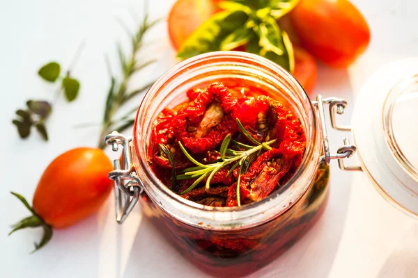 Tomates secos al sol —  Fotos de Stock