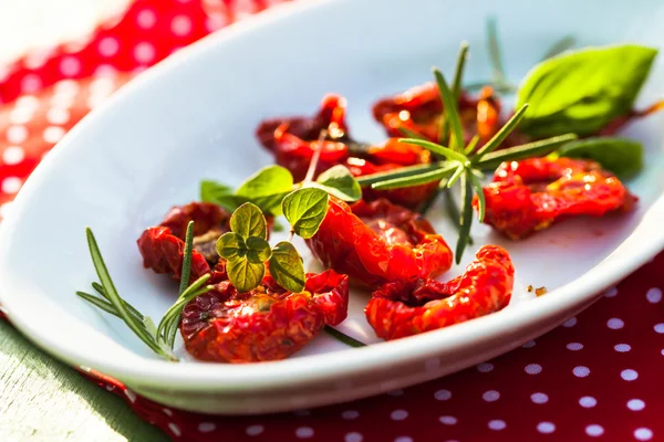 Tomates secos ao sol — Fotografia de Stock