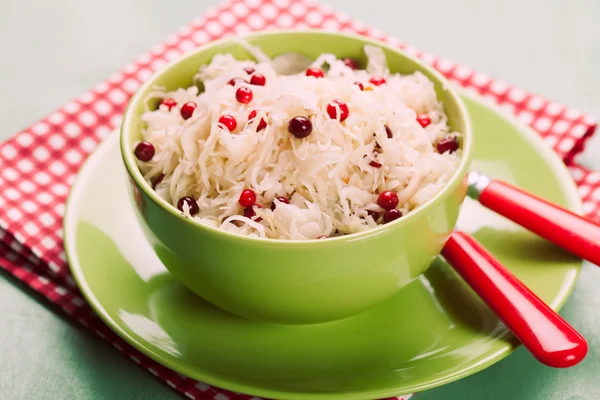 Sauerkraut mit Preiselbeeren — Stockfoto