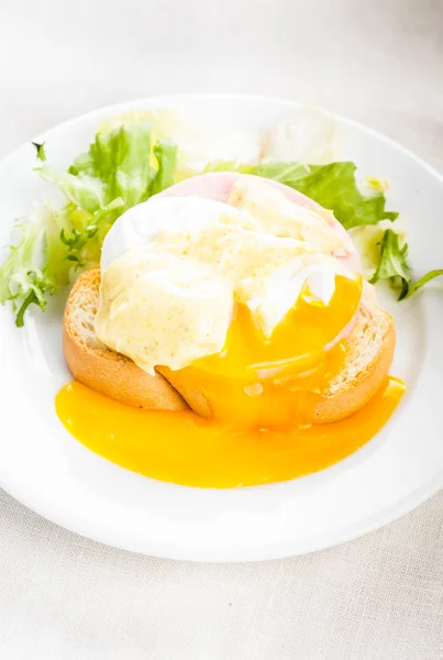 Eggs benedict — Stock Photo, Image