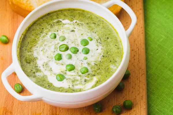 Sopa de crema de guisantes —  Fotos de Stock