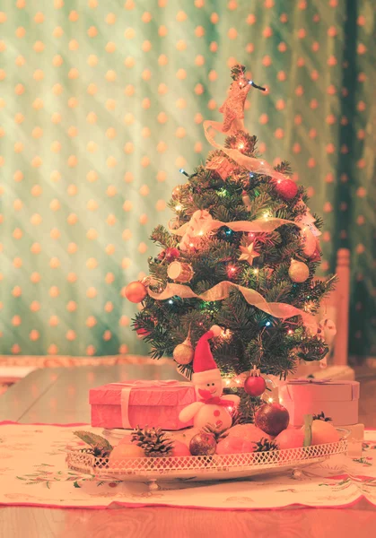 Pequena árvore de Natal — Fotografia de Stock