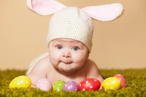 Bambino coniglietto di Pasqua — Foto Stock