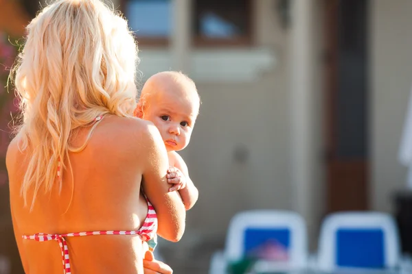 Mom and baby rest — Stock Photo, Image