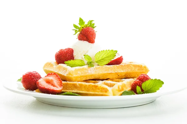 Waffle with strawberry — Stock Photo, Image