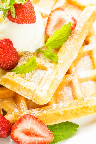 Waffle with strawberry — Stock Photo, Image