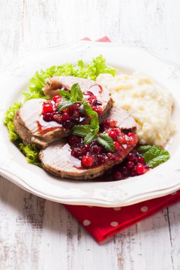 Kızılcık soslu biftek