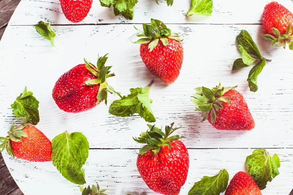 草莓和薄荷 — 图库照片