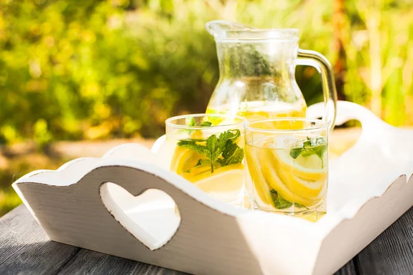 Limonada en la jarra — Foto de Stock