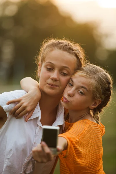 Ystävät selfie — kuvapankkivalokuva