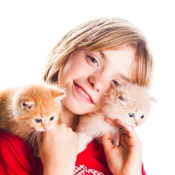 Mädchen und Kätzchen — Stockfoto