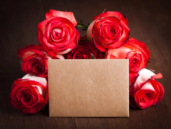 Rosas y tarjeta — Foto de Stock