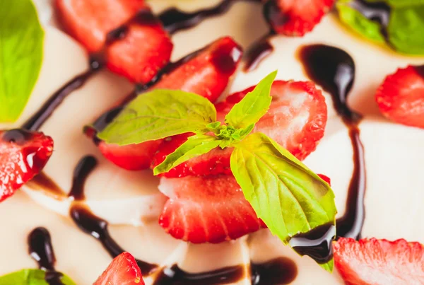 Strawberry salad — Stock Photo, Image