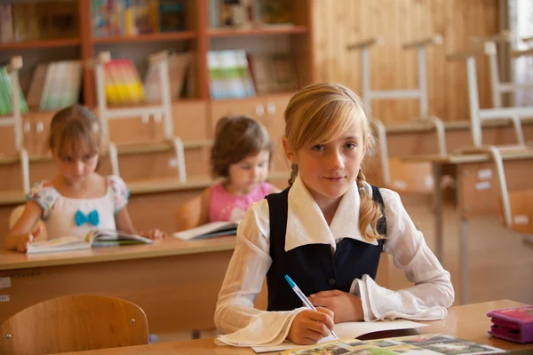 Mädchen studiert — Stockfoto